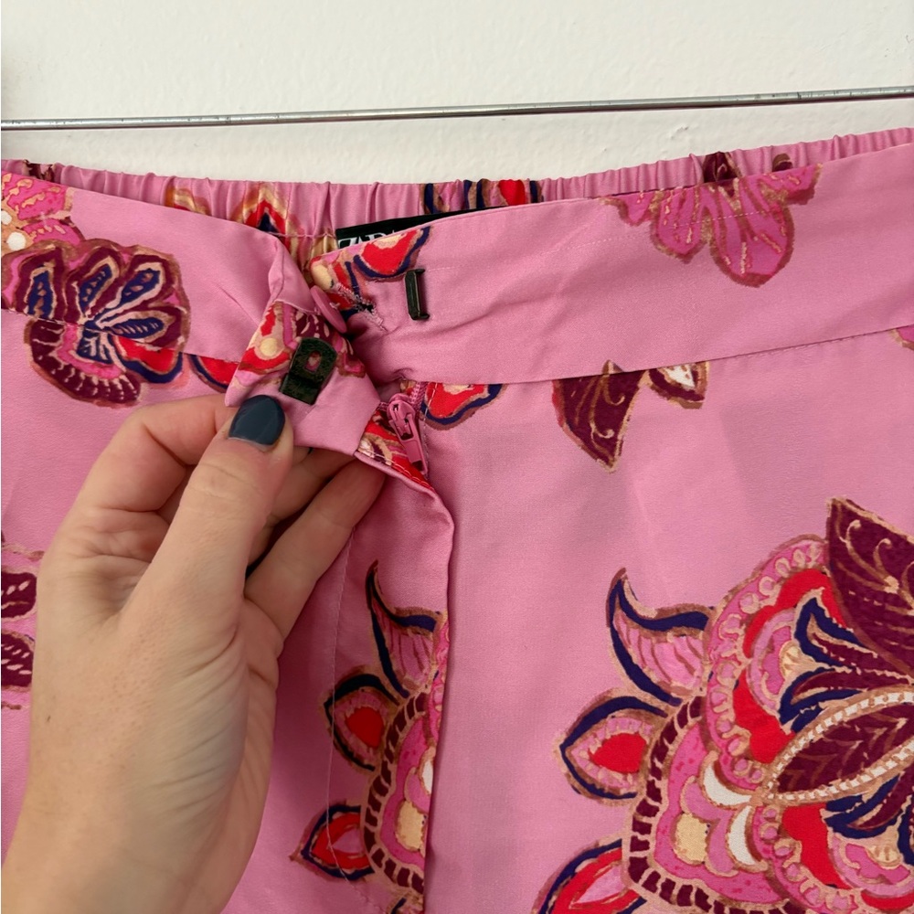 Zara Vibrant Pink Floral Satin Ankle Length Pants Size Small - Picture 6 of 9